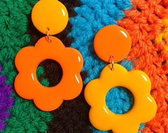 Vintage 60s polymer earrings - Handmade retro flower power style jewelry - Colorful earrings - Gift idea for women. "DAISY"