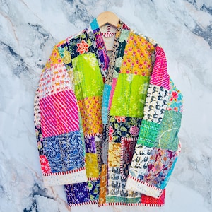 Kantha-jas: Boho patchwork handgemaakte gewatteerde katoenen jas Vintage Indiase jassen Duurzame bohokleding