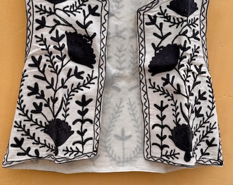 Embroidered Cotton Suzani Vest: Rajasthani Boho Sleeveless Jacket