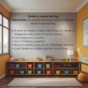 Puede incluir: Una habitaci&oacute;n con estanter&iacute;as de madera, cubos de colores y una alfombra. El texto en la pared proporciona instrucciones sobre c&oacute;mo descargar archivos digitales de Etsy. Tambi&eacute;n se ven una l&aacute;mpara peque&ntilde;a y un puf.
