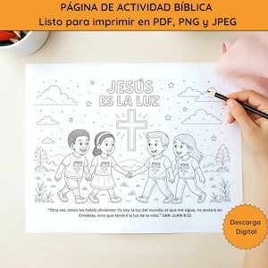 Puede incluir: P&aacute;gina para colorear en blanco y negro con el texto "JES&Uacute;S ES LA LUZ" y una cruz. La imagen presenta a cuatro ni&ntilde;os tomados de la mano y caminando. El texto "Descarga Digital" est&aacute; en un c&iacute;rculo amarillo.