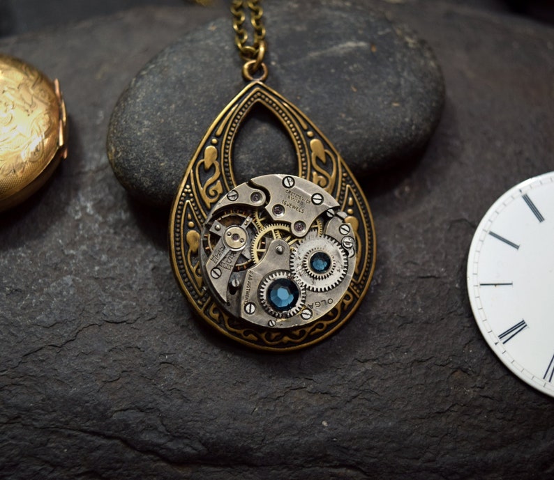 Collier steampunk prêt à expédier bleu sarcelle, bijoux punk steam montre de poche vintage pendentif goutte d'eau, cadeau victorien en laiton antique pour elle image 2