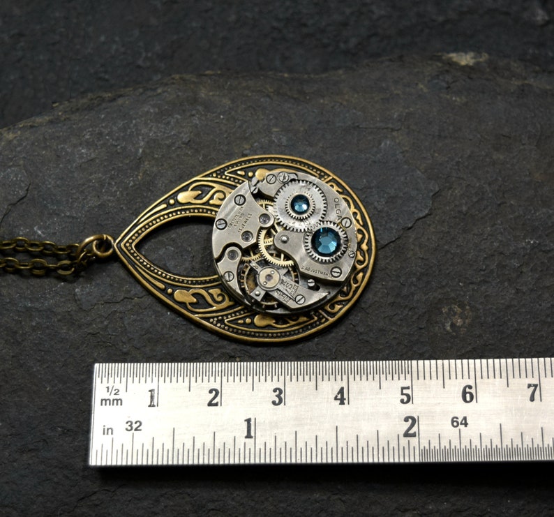 Collier steampunk prêt à expédier bleu sarcelle, bijoux punk steam montre de poche vintage pendentif goutte d'eau, cadeau victorien en laiton antique pour elle image 4