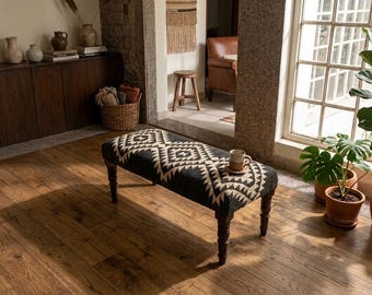 Banco tapizado Kilim tejido a mano, banco otomano bohemio, taburete rústico de madera, banco de entrada estilo granja, taburete Kilim turco, tamaño personalizado.