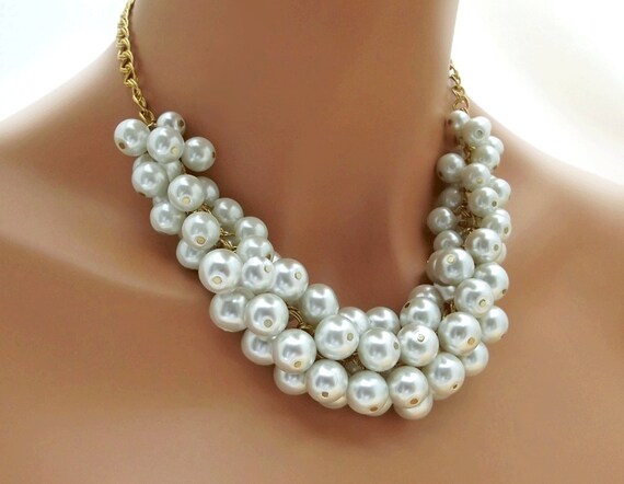 Chunky white pearl best sale necklace