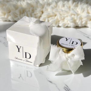 Wedding Favor Candle with Box, Elegant Personalized Guest Gift, Minimalist White Ribbon Candle, Unique Wedding Party Keepsake Set