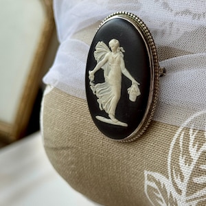 Wedgwood brooch - Etsy 日本