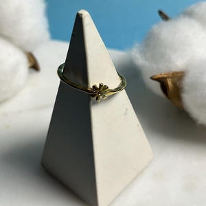Gold Dainty Flower Ring – Minimalist Floral Band Ring
