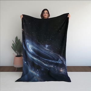 Könnte beinhalten: Ein Set aus drei Keramikbechern mit gesprenkelter, matter Oberfläche. Die Becher sind in Creme-, Hellgrau- und Dunkelgrautönen gehalten. Jeder Becher hat ein schlichtes, minimalistisches Design.