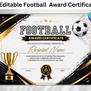 Op de afbeelding: Een bewerkbaar voetbal-oorkonde met een witte achtergrond en zwarte en gouden accenten. Het toont een gouden trofee, een voetbal in een net, drie gouden sterren en een gouden zegel. De tekst luidt Football Award Certificate.