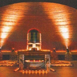Dhyanalinga-foto: 8 x 6 (met lijst)