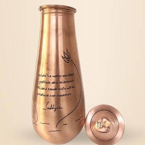 Koperen waterfles gegraveerd met Sadhguru-citaat, 700 ml