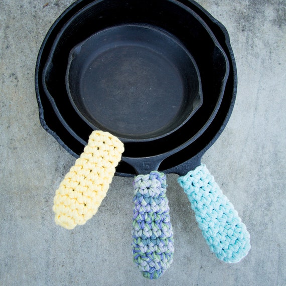 23 PAN HANDLE COVER ideas  crochet dishcloths, iron handles, cast iron  handles