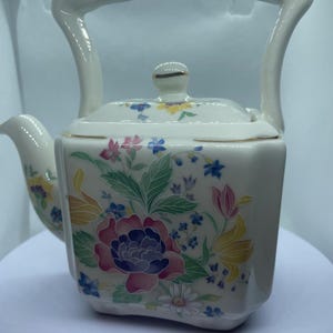 Vintage Sadler Ceramic Tea Pot
