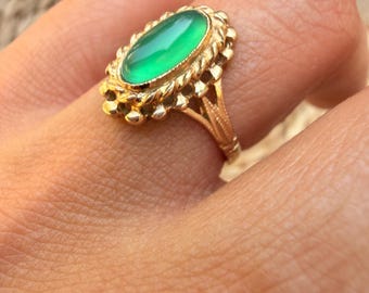Vintage 9ct Chrysoprase ring