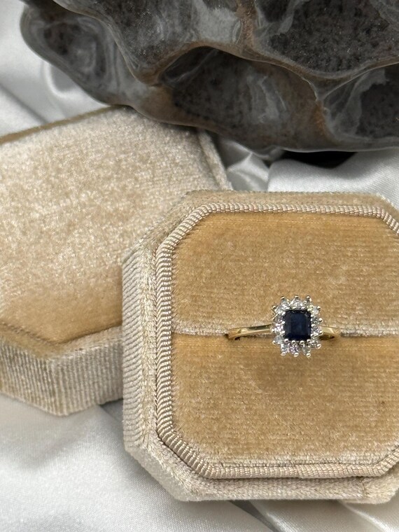Vintage Solid  9ct Yellow Gold Ring square Sapphi… - image 3