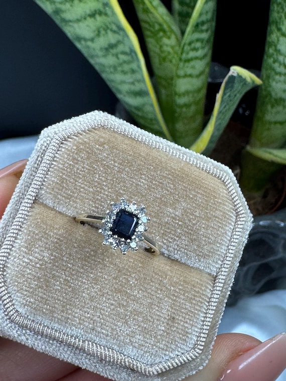Vintage Solid  9ct Yellow Gold Ring square Sapphi… - image 10
