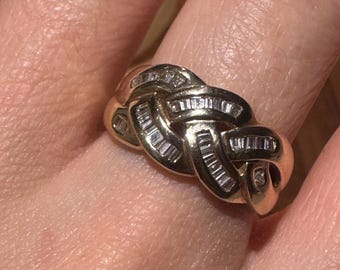 Anillo vintage de oro de 9 quilates con diamantes talla baguette y nudo, talla Q