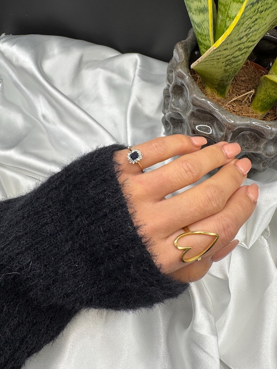 Vintage Solid  9ct Yellow Gold Ring square Sapphi… - image 12