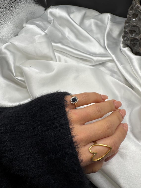 Vintage Solid  9ct Yellow Gold Ring square Sapphi… - image 14