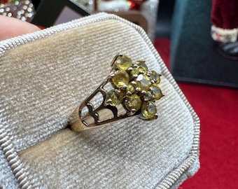 Anillo de vestir vintage de oro de 9 quilates con racimo de zafiros amarillos / Talla M / Contrastado