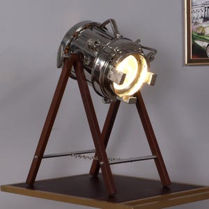 Lampe de bureau en MDF noyer fait main pour salon, bureau, chambre à coucher