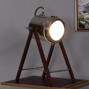 Lampe de bureau en MDF noyer faite main pour salon, bureau, chambre à coucher
