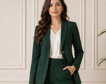 Ensemble tailleur-pantalon vert émeraude pour femmes, tenue de bureau élégante.