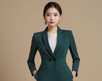 オリーブグリーンのスリムフィットスーツ：テーラードブレザー＆パンツ