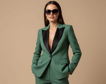 Custom groen powerpak met zwarte revers | Op maat gemaakte kantooroutfit voor dames