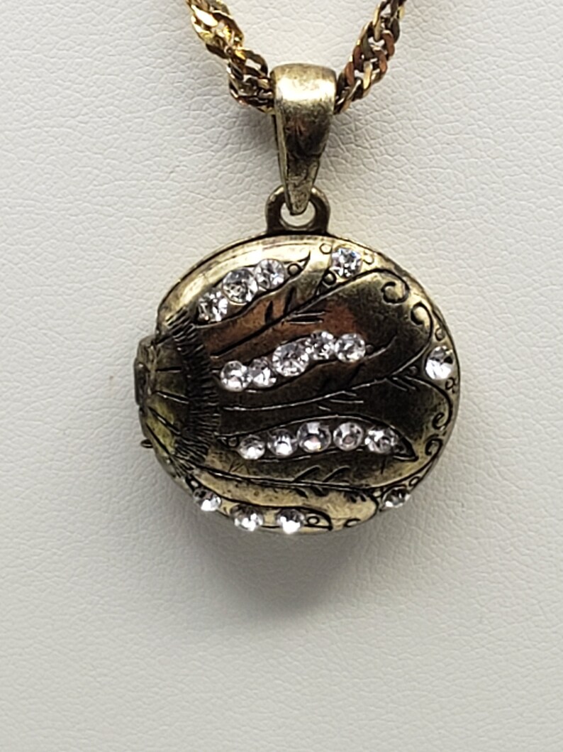 matching chain with Beautiful detail Vintage Gold tone Locket Rhinestone Design