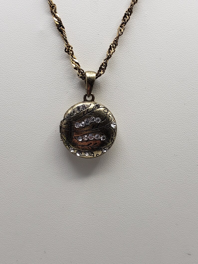matching chain with Beautiful detail Vintage Gold tone Locket Rhinestone Design