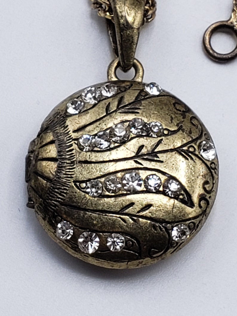 matching chain with Beautiful detail Vintage Gold tone Locket Rhinestone Design