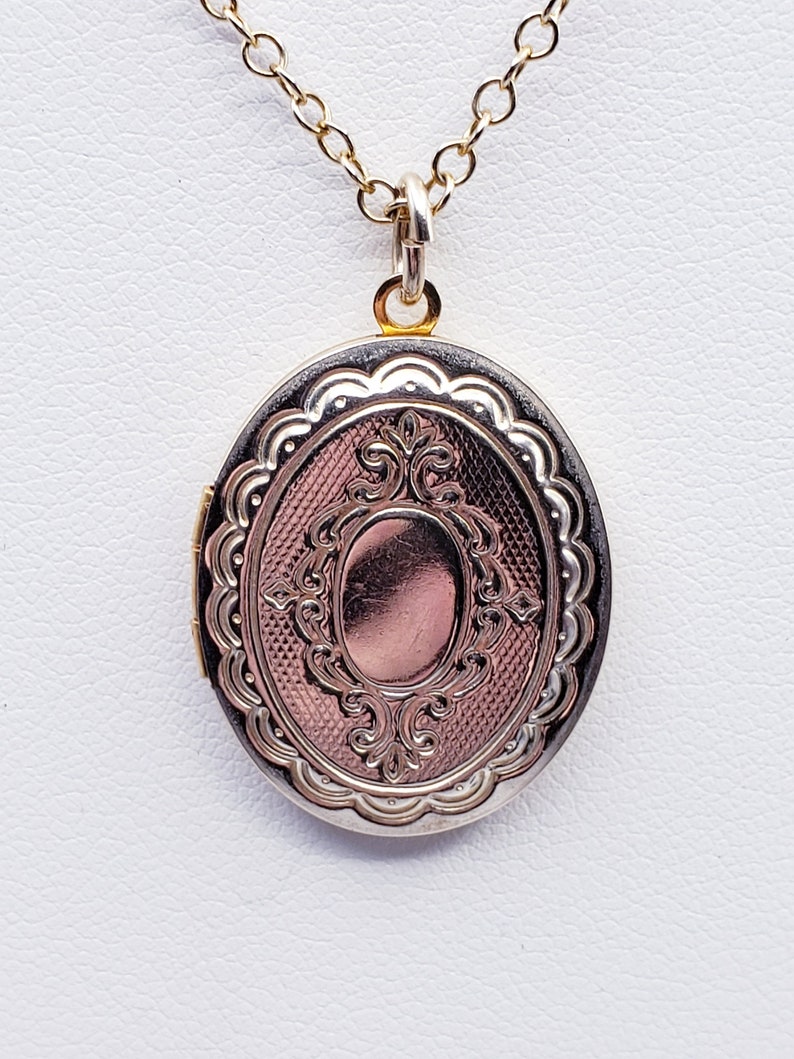 picture locket Includes New GF Chain Vintage Gold Filled Locket Condition GREAT FREE Shipping Med Size Oval minimal design