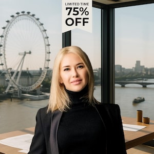 Puede incluir: Una mujer con un cuello alto negro y un blazer está sentada en un escritorio con vista al London Eye y al río Támesis. El texto "LIMITED TIME 75% OFF" se muestra en la esquina superior derecha.