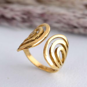 Open Spiral Brass Ring, Adjustable Boho Ring for Women, Handmade Geometric Brass Jewelry, Modern Artistic Statement Ring, Gift for Her