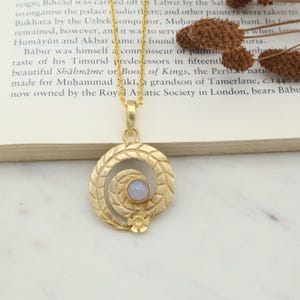 pendant necklace