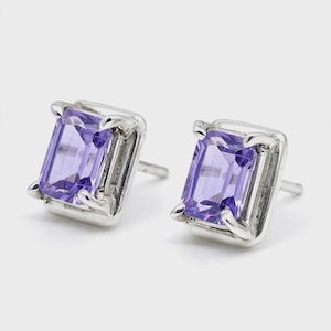 紫のアメジストスタッドピアス、925スターリングシルバージェムストーンピアス、長方形のアメジストピアス、2月の誕生石ジュエリー