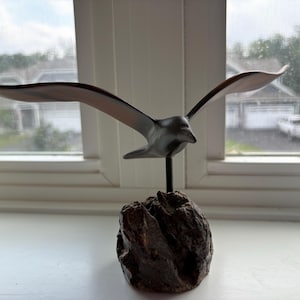 Vintage Mid-Century Wooden Seagull Sculpture on Driftwood Base – 10” Wingspan, 5” Tall