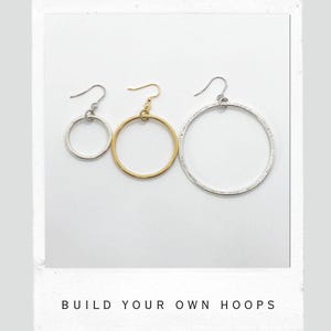 Aros colgantes de plata y oro en varios tamaños: pequeño 25 mm, mediano 35 mm, grande 50 mm