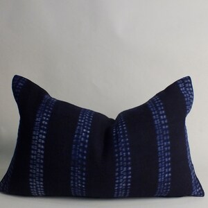 Blauwe kussenhoes Vintage stof Etnisch textiel Decoratief kussen Lumbale sierkussensloop Hmong hennepkussen Boho-stof
