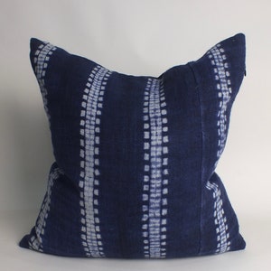 Hmong Sofa Kissen Kissenbezug Handgewebter HANF Dekokissenbezug Tribal Dekoratives Textil indigo marineblau Batik Recycling-Textil