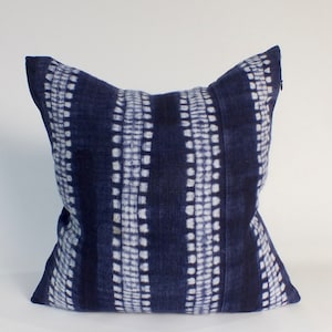 Hmong Sofa Kissen Kissenbezug Handgewebter HANF Dekokissenbezug Tribal Dekoratives Textil indigo marineblau Batik Recycling-Textil