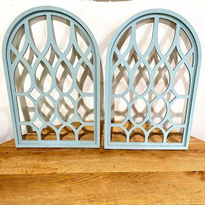 18&quot; x 12&quot; Farmhouse Cathedral Window Wall Decor