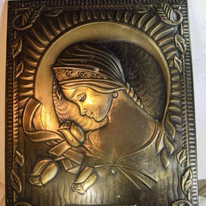 Vintage Copper Wall Art – Embossed Slavic Girl Portrait with Tulips – Handcrafted Metal Relief – USSR 1970s Home Decor (copper coinage).