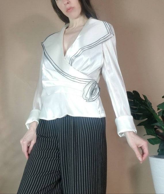 Vintage 90s y2k Blouse Ivory Black Trim Rosette Iv
