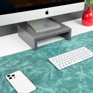 Handmade Personalized Leather Green Desk Mat – Customizable Office Desk Pad – Premium Full Grain Leather Workstation Accessory