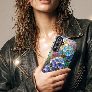 Funda para teléfono con diseño floral de hortensias en vidrieras - Diseño artístico de jardín para iPhone, Samsung Galaxy y Google Pixel. Funda resistente.