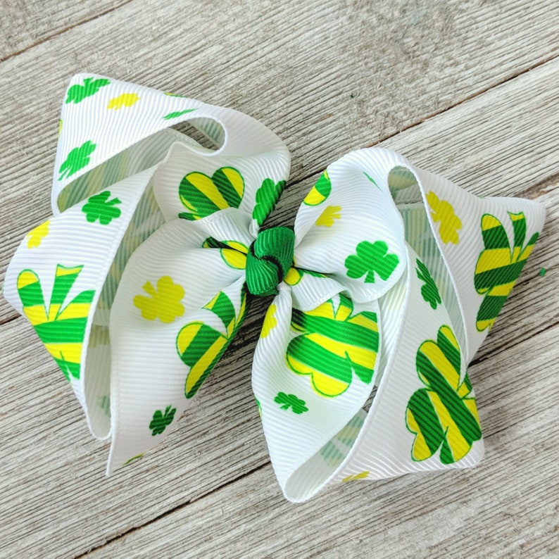 Patrick/'s Day Shamrock Feather Hair Bow 5/" Green /& White St