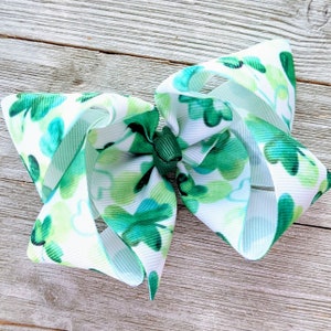 Lazo para el cabello de 4 pulgadas con trébol verde acuarela - Lazo para el día de San Patricio - Lazo de 4 pulgadas con tréboles - Lazo de boutique para niña - Lazo para el cabello para el día de San Patricio